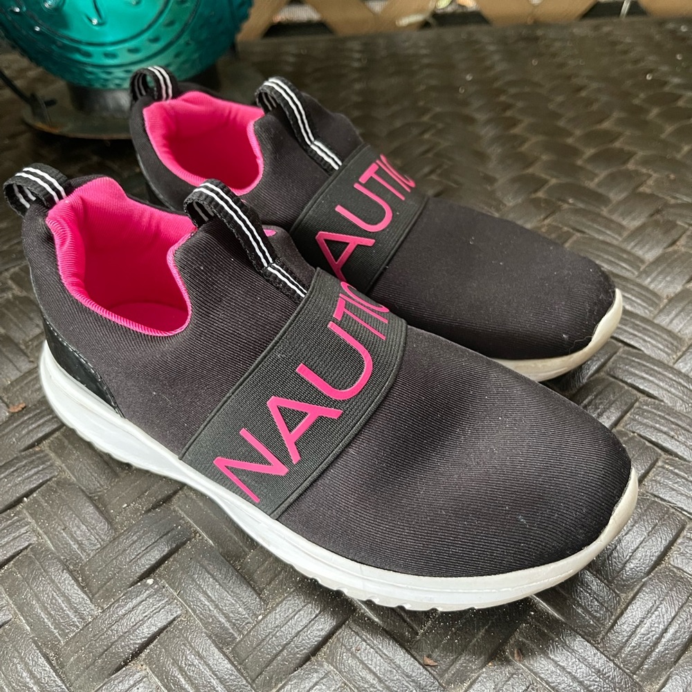 Náutica Black Slip On Girls Running Shoes Size 13